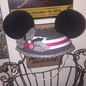 🐝🐝New Mickey Ears with buttons from Disneyland